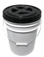 Grit Guard Bucket + Scratch Shield + Screw-on Lid, 19l