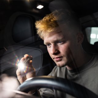 SCANGRIP Unimatch lampe frontale de detailing avec température de couleur réglable